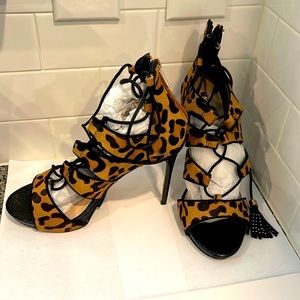 Leopard print sandals in size 40. Made in Brazil